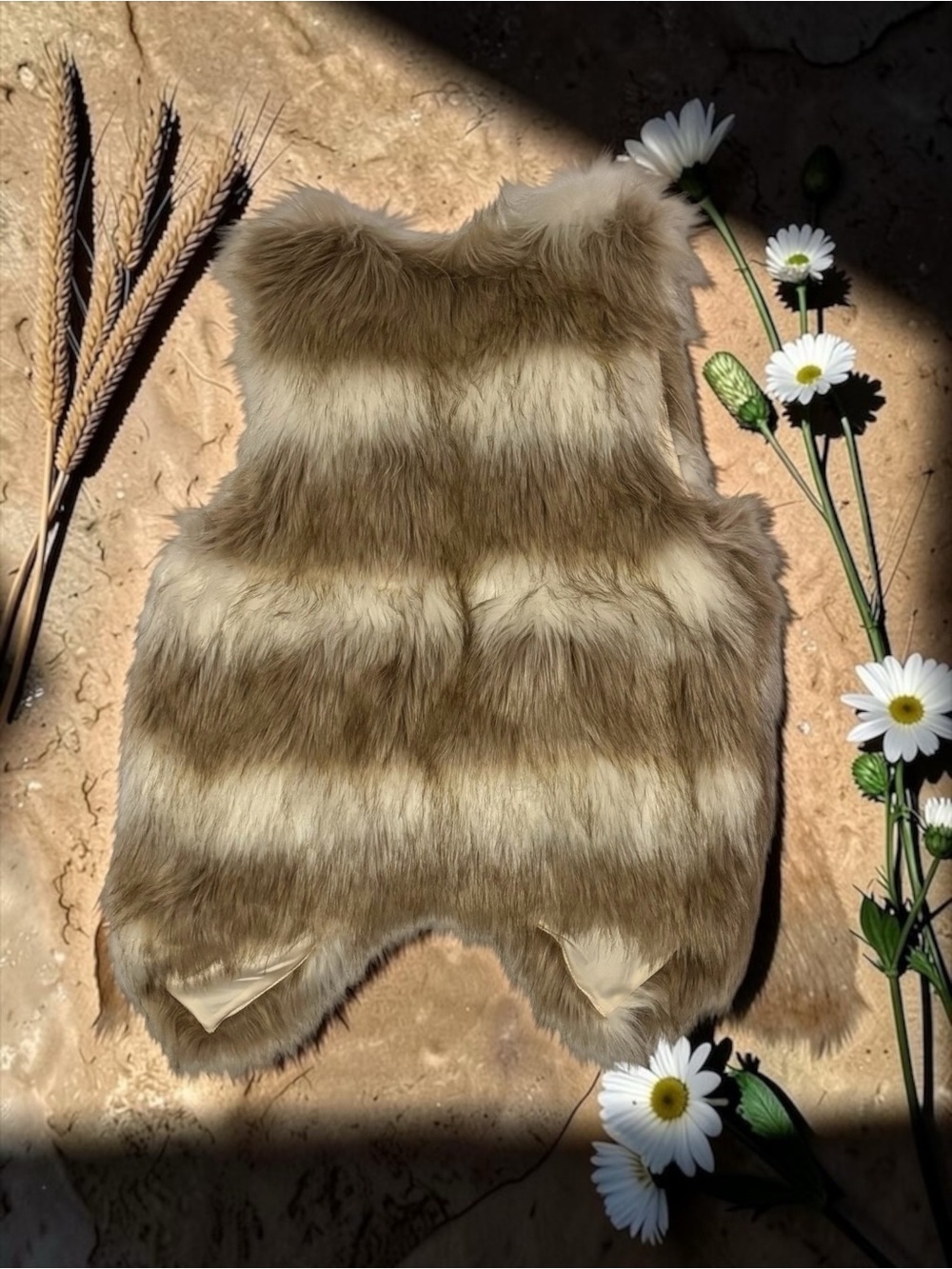 NWT Women’s Skies Are Blue Faux Fur Vest Size Medium Tan Cream - Picture 6 of 12